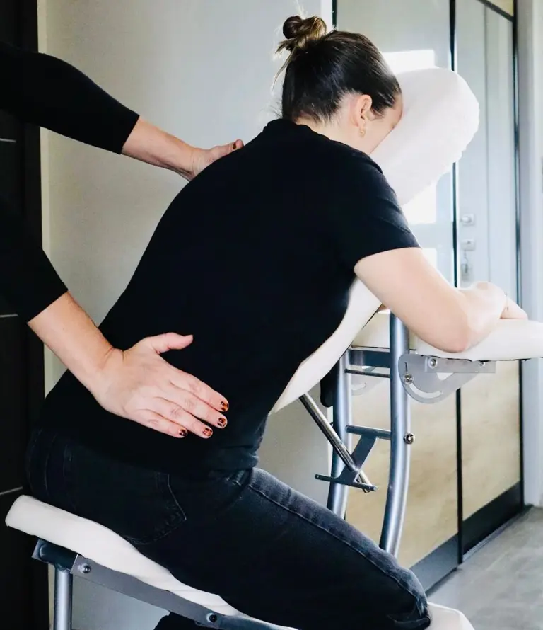 Massage Amma assis par la praticienne