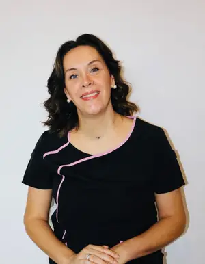 Portrait de Stéphanie Curabet, praticienne bien-être et beauté à domicile